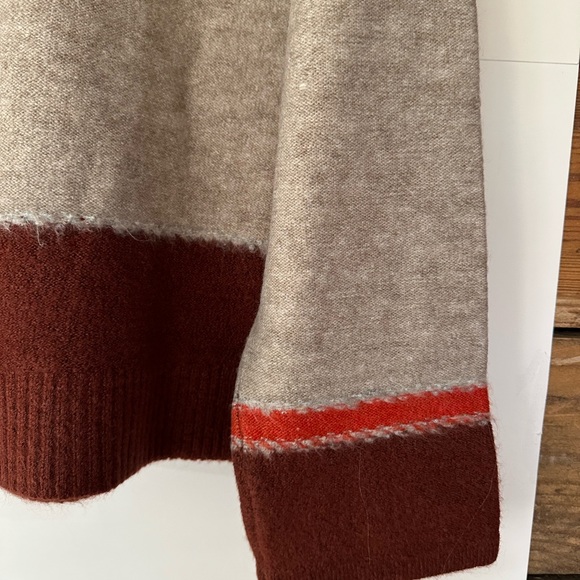 Universal Threads sweater - Picture 4 of 5